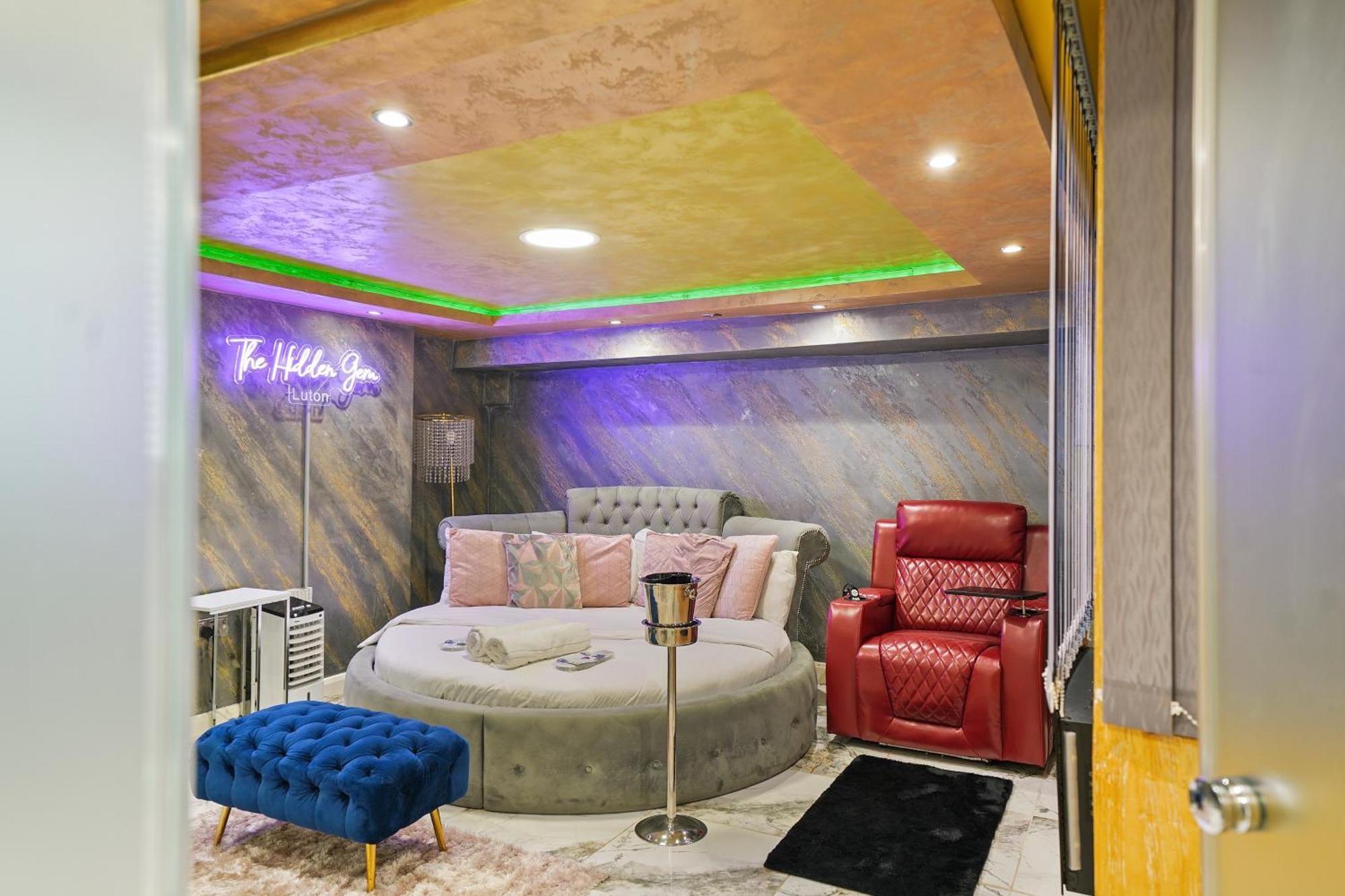 Hidden Gem Lt Jaccuzi Bath Massage Chair Superkingsize Bed Parking Available * Luton (Bedfordshire)