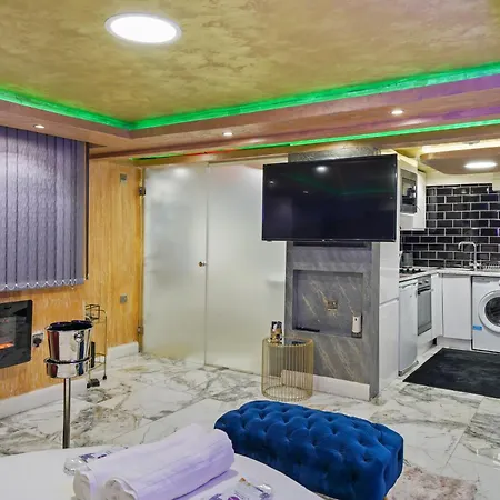 Hidden Gem Lt Properties Jaccuzi Bath Massage Chair Superkingsize Bed Parking Available Luton  Exterior photo