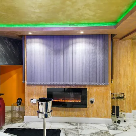Hidden Gem Lt Properties Jaccuzi Bath Massage Chair Superkingsize Bed Parking Available Luton  Exterior photo