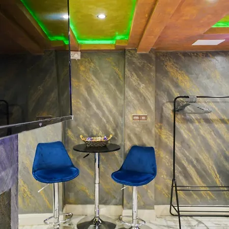 Hidden Gem Lt Properties Jaccuzi Bath Massage Chair Superkingsize Bed Parking Available Luton  Exterior photo