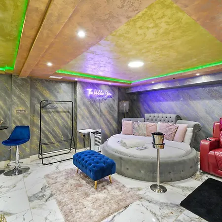 Hidden Gem Lt Properties Jaccuzi Bath Massage Chair Superkingsize Bed Parking Available Luton  Exterior photo