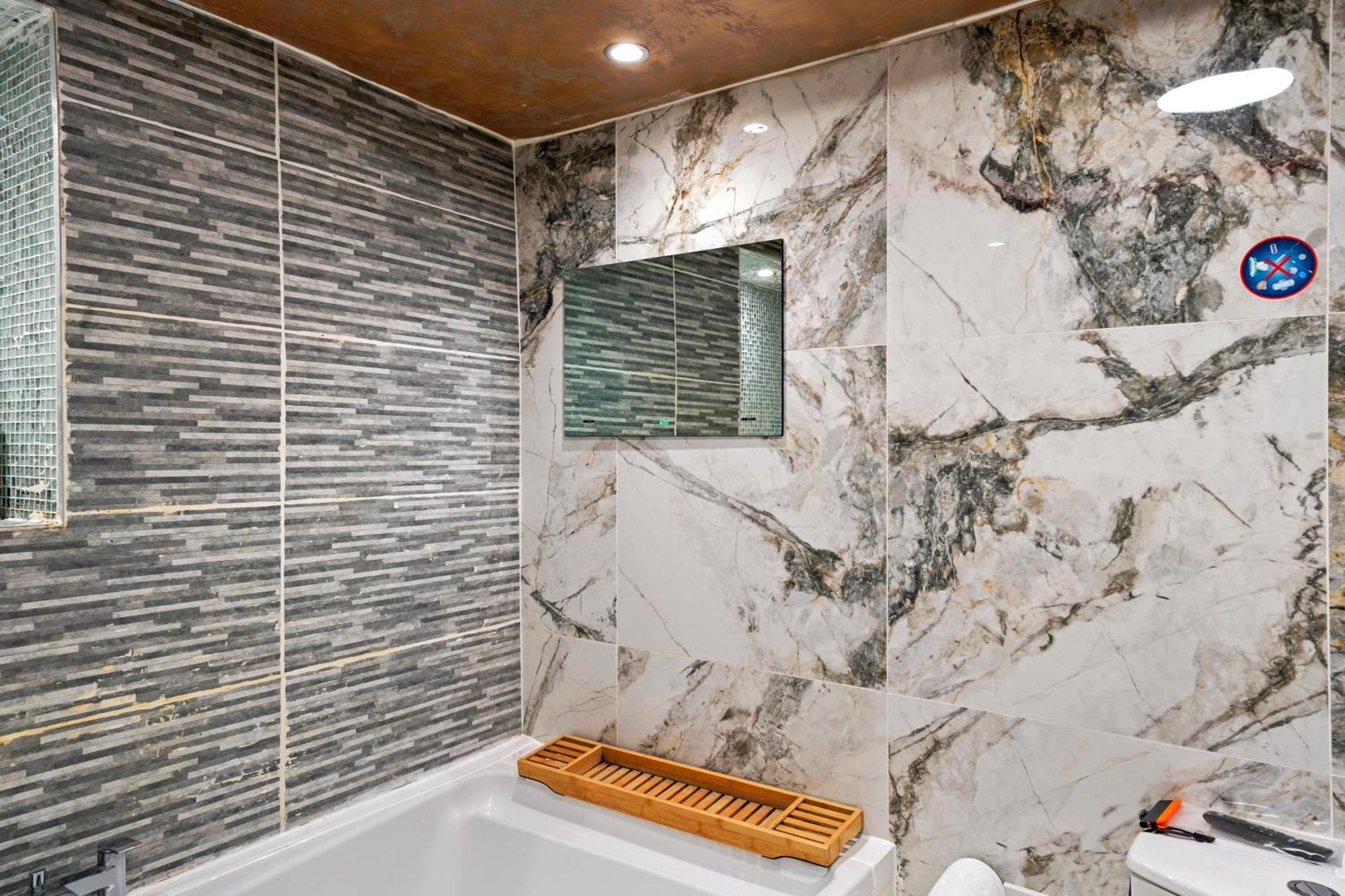 Hidden Gem Lt Jaccuzi Bath Massage Chair Superkingsize Bed Parking Available *